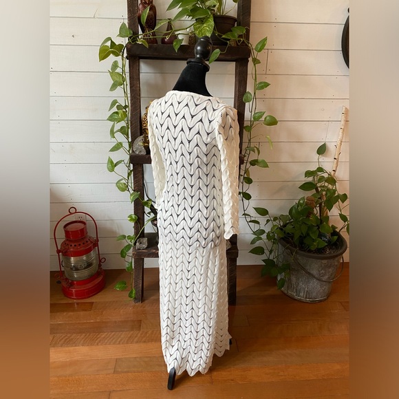 Lesley Evers: Long White Knit Beach V Cut Dress - Picture 8 of 17